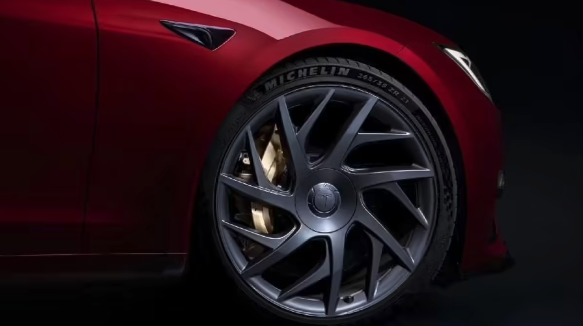 特斯拉推出限量签名版Model S/X Plaid 作为停产前最终典藏款